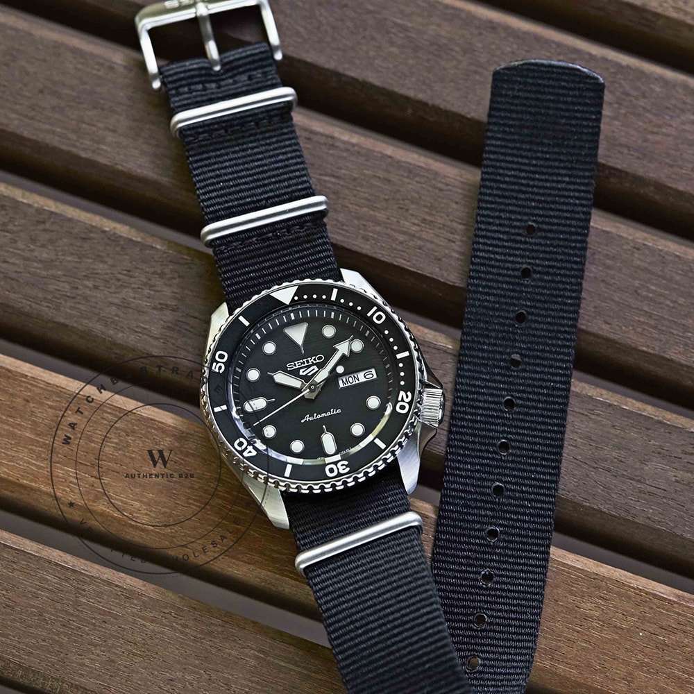 Seiko 5 Sports SRPD55K3 Watch SRPD55K3 - Angle 2
