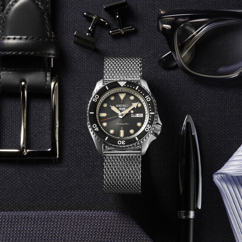 Seiko 5 Sports SRPD73K1 Watch SRPD73K1 - Angle 2