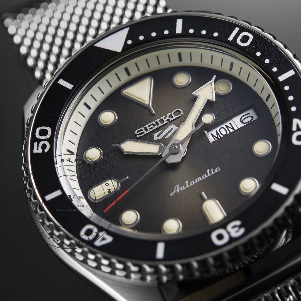 Seiko 5 Sports SRPD73K1 Watch SRPD73K1 - Angle 5