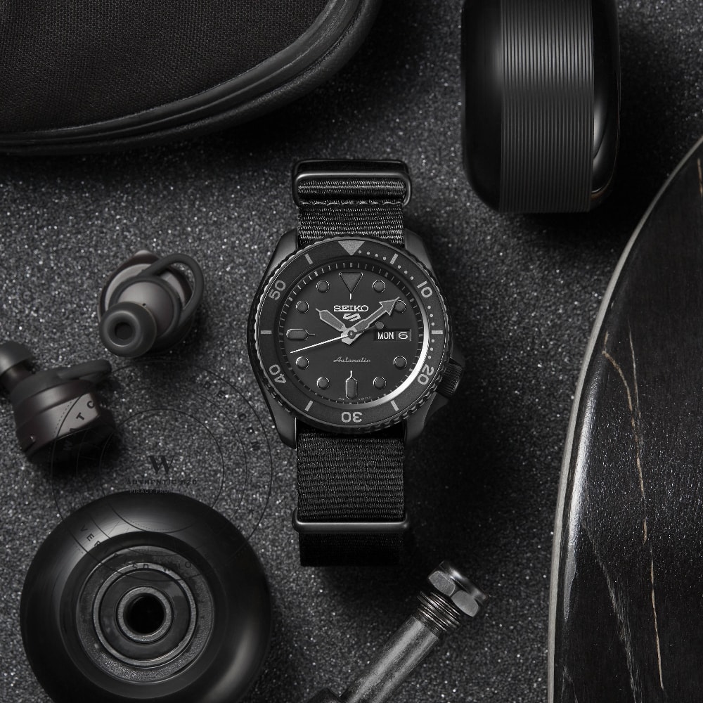 Seiko 5 Sports SRPD79K1 Watch SRPD79K1 - Angle 2