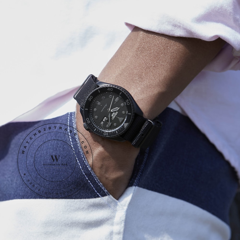 Seiko 5 Sports SRPD79K1 Watch SRPD79K1 - Angle 3