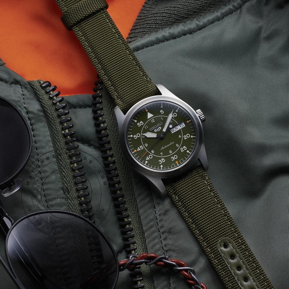 Seiko 5 Sports SRPH29K1 Seiko 5 - Flieger Watch SRPH29K1 - Angle 2