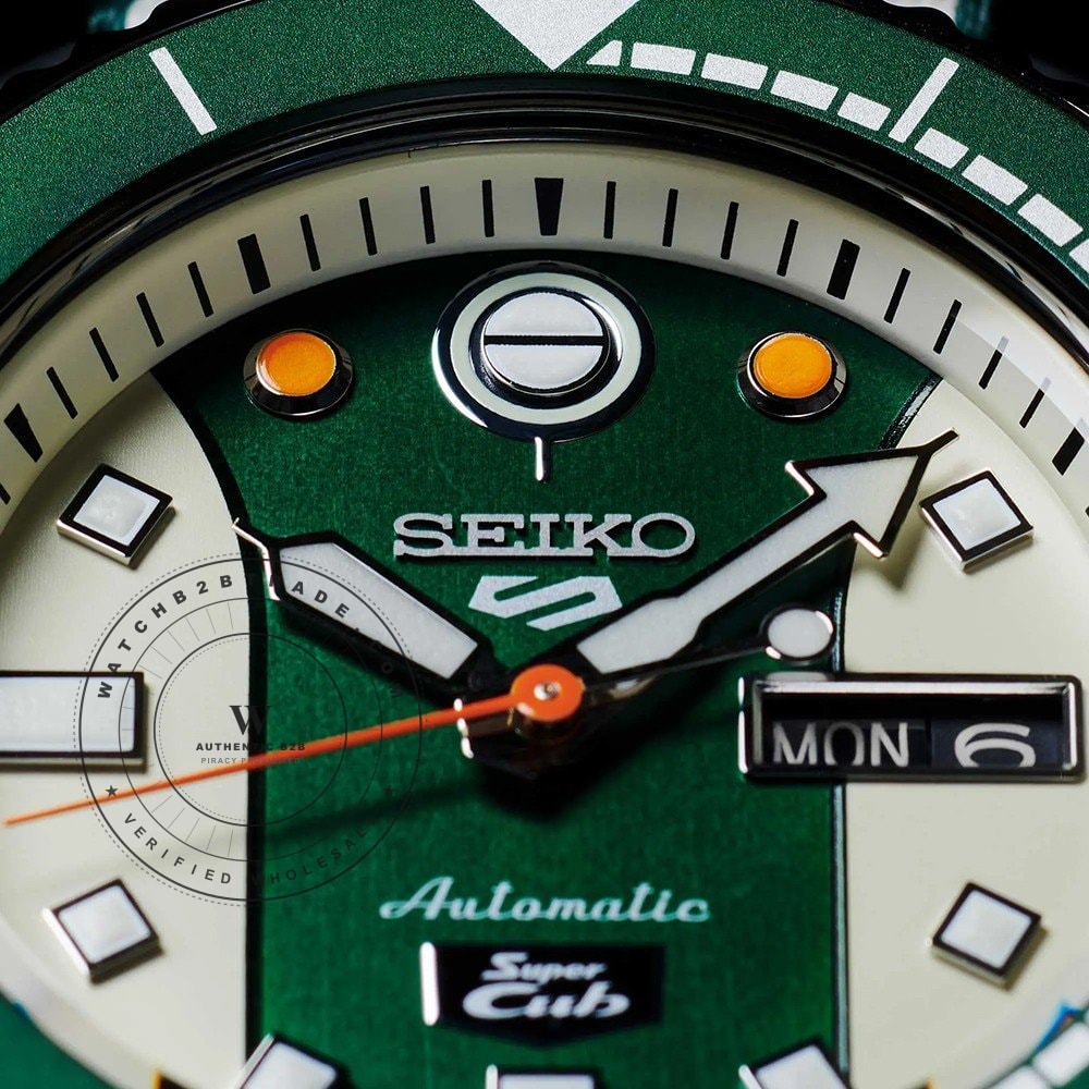 Seiko 5 SRPJ49K1 Seiko 5 - Super Club Watch SRPJ49K1 - Angle 3