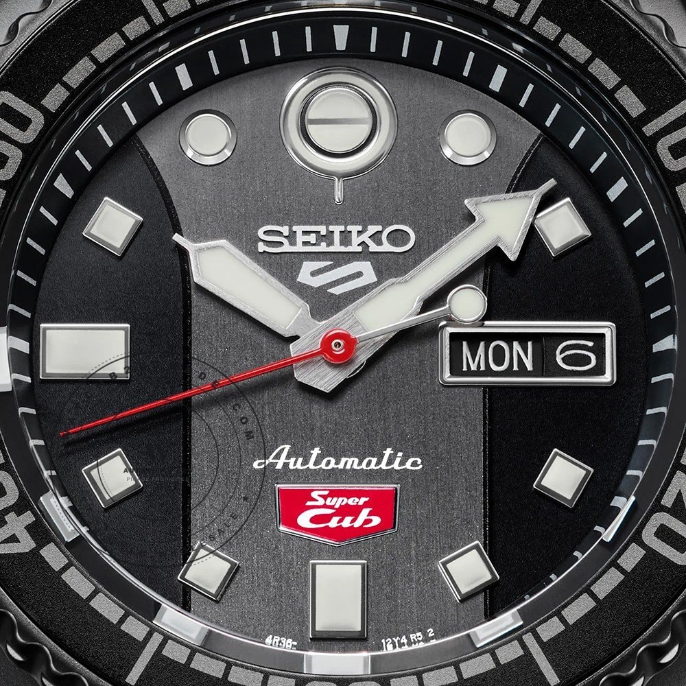 Seiko 5 SRPJ75K1 Seiko 5 Sports - Super Cub Watch SRPJ75K1 - Angle 3