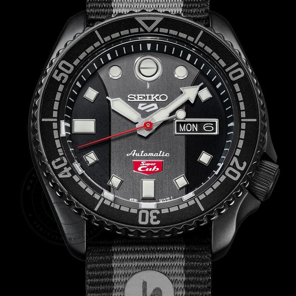 Seiko 5 SRPJ75K1 Seiko 5 Sports - Super Cub Watch SRPJ75K1 - Angle 4