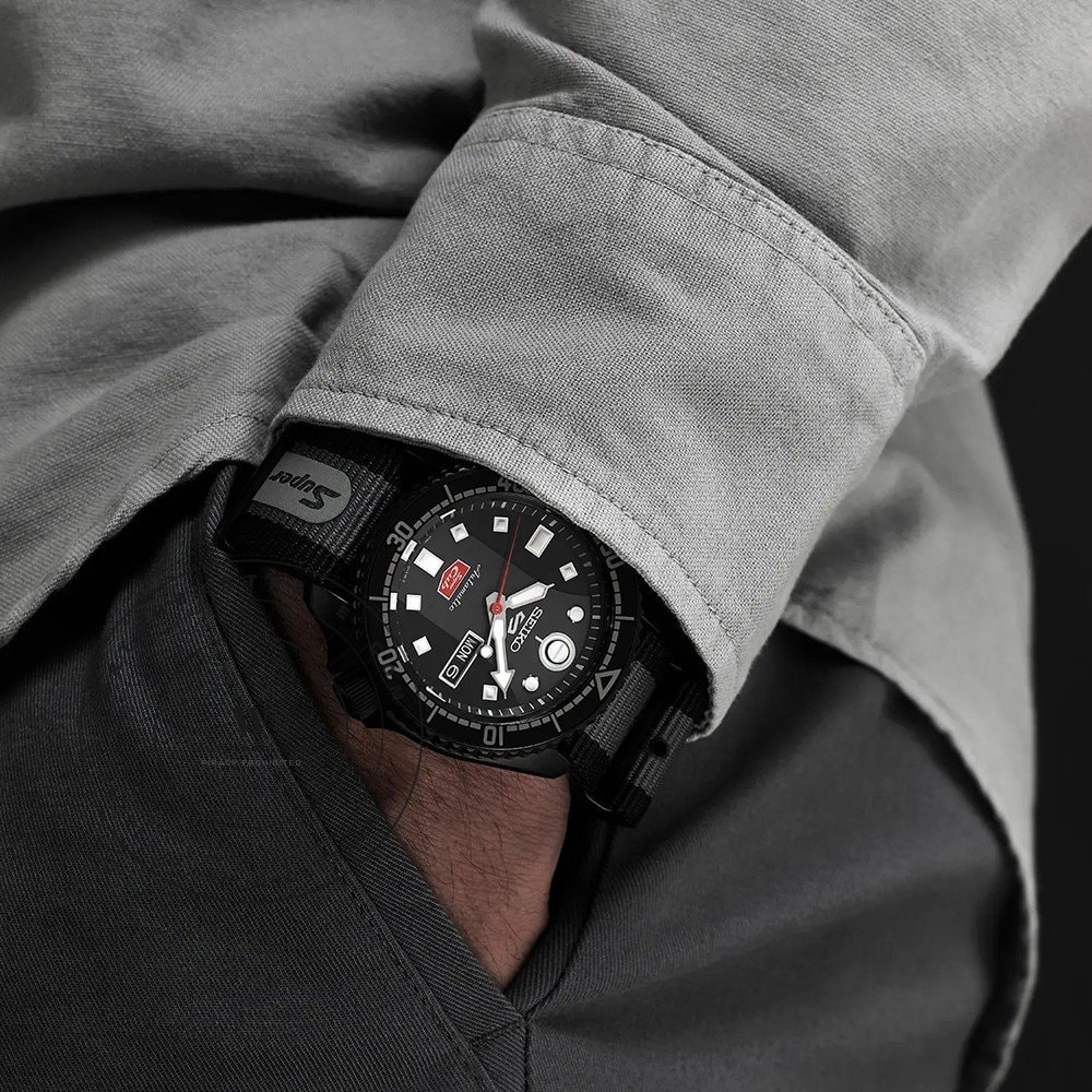 Seiko 5 SRPJ75K1 Seiko 5 Sports - Super Cub Watch SRPJ75K1 - Angle 5