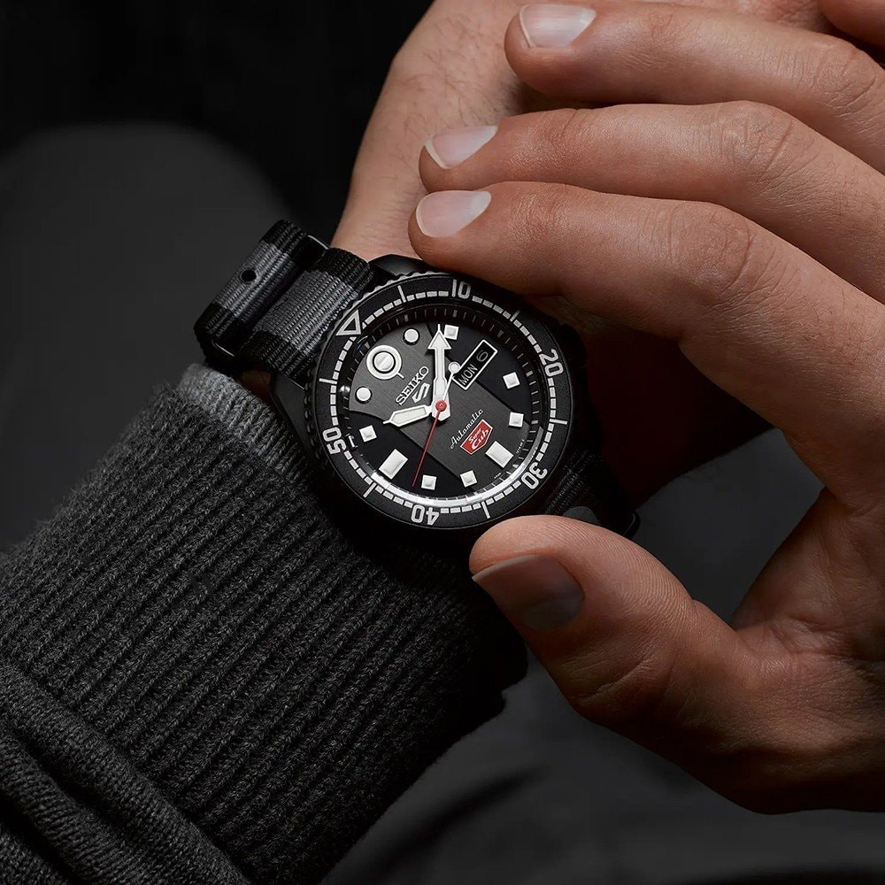 Seiko 5 SRPJ75K1 Seiko 5 Sports - Super Cub Watch SRPJ75K1 - Angle 6