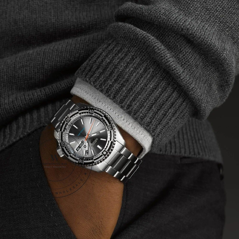 Seiko 5 Sports SRPK09K1 Seiko 5 Sports - New Rally Diver Watch SRPK09K1 - Angle 3