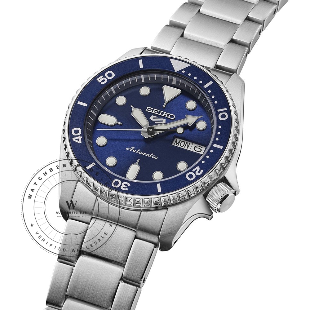 Seiko 5 Sports SRPL77K1 Seiko 5 Sports SKX ‘Street Denim’ Watch SRPL77K1 - Angle 2