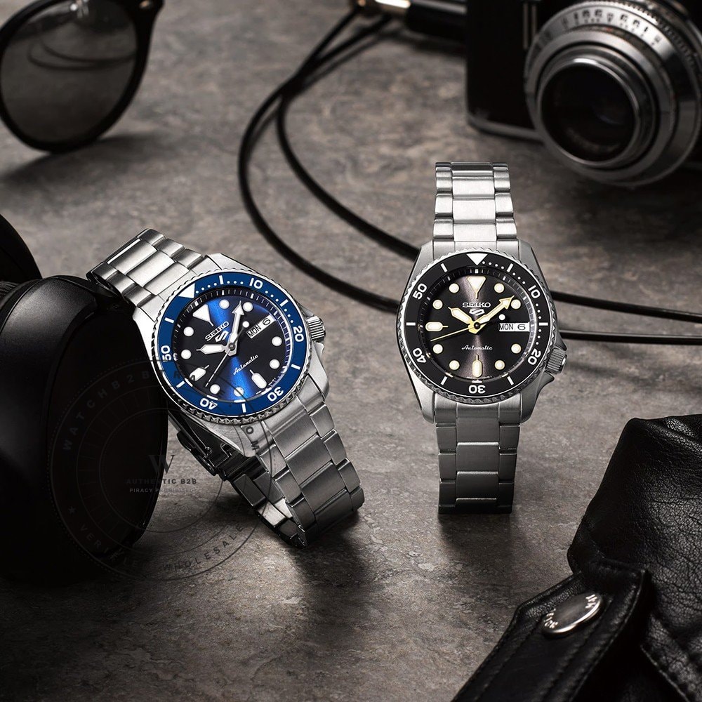 Seiko 5 Sports SRPL77K1 Seiko 5 Sports SKX ‘Street Denim’ Watch SRPL77K1 - Angle 3