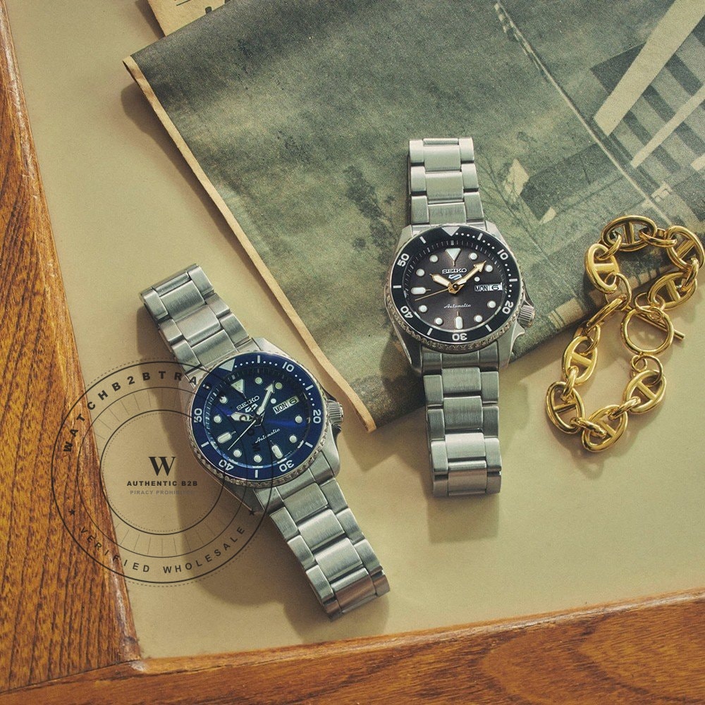 Seiko 5 Sports SRPL77K1 Seiko 5 Sports SKX ‘Street Denim’ Watch SRPL77K1 - Angle 4