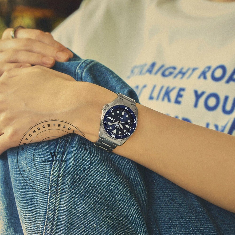 Seiko 5 Sports SRPL77K1 Seiko 5 Sports SKX ‘Street Denim’ Watch SRPL77K1 - Angle 7