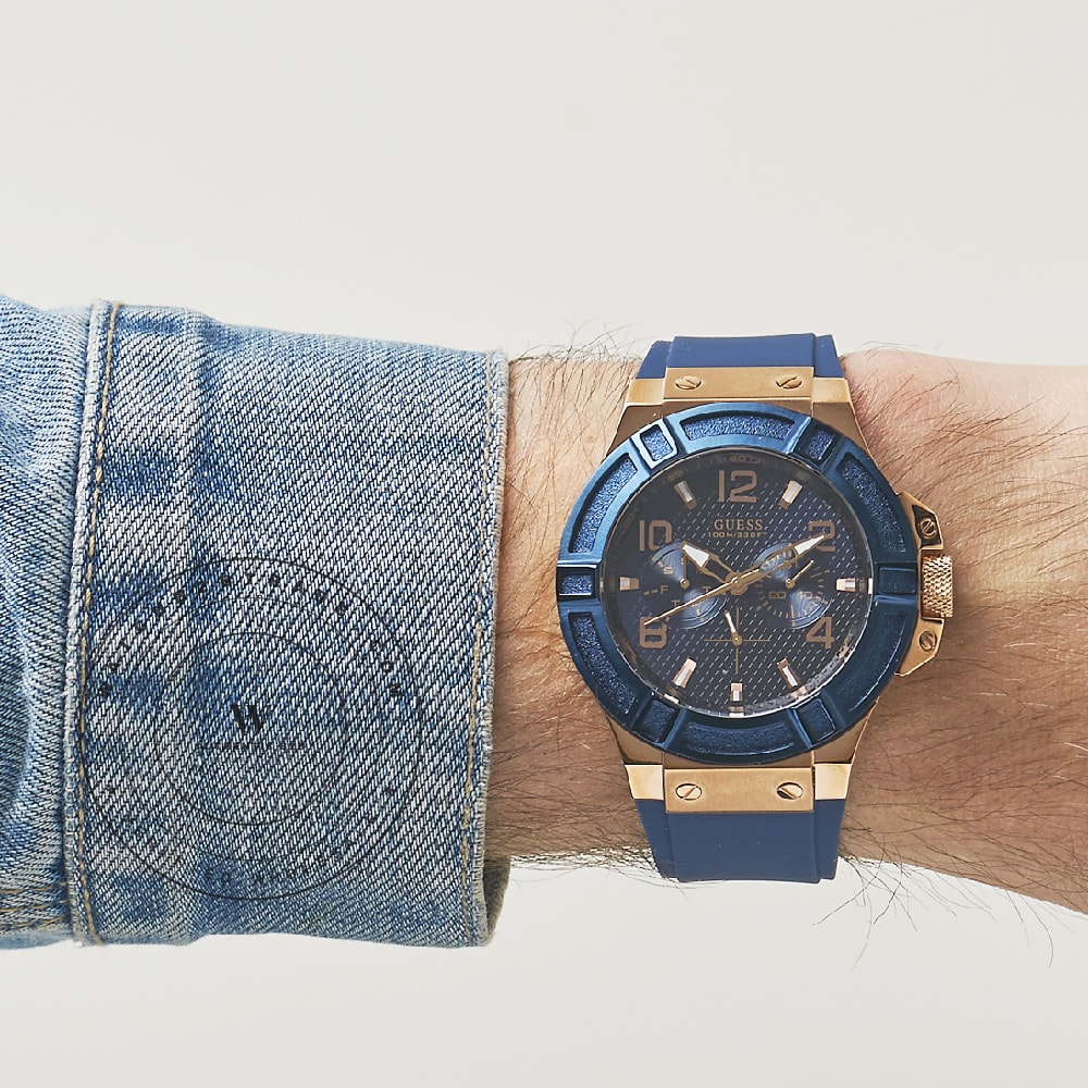 Guess W0247G3 Rigor Watch W0247G3 - Angle 4